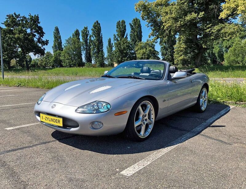 Silber (metallic) Gebraucht 2003 Jaguar XKR Cabrio | 18.000 € (Fairer Preis) - Bild 1/4