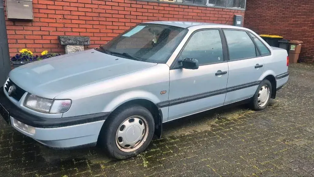 Gebraucht VW Passat 90 PS (66 kW) 1994 Grau Kombi