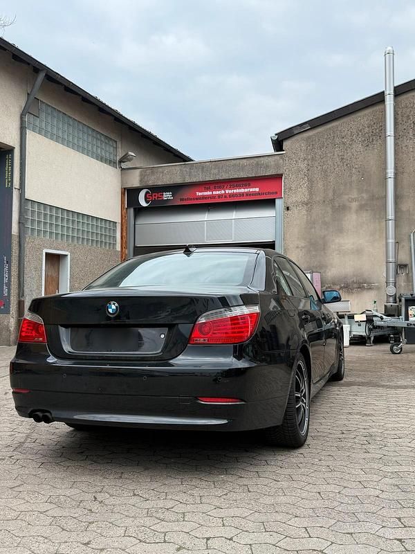 Second-hand BMW 525 218 CP (160 kW) 2007 Negru Berlinǎ