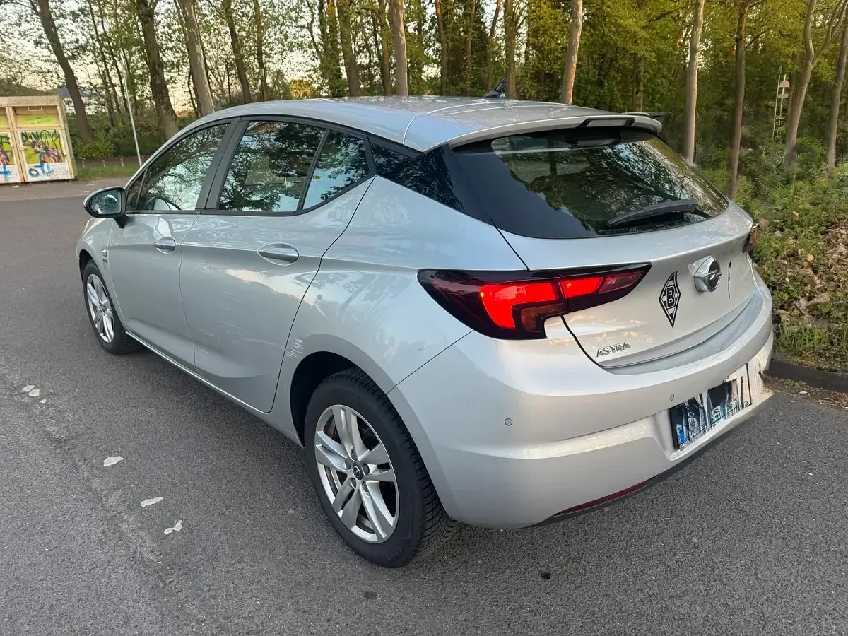 Gebraucht Opel Astra 109 PS (80 kW) 2019 Silber Limousine