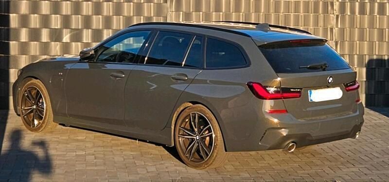 Grau Gebraucht 2021 BMW 330e M Sport Kombi | 32.700 € (Fairer Preis) - Bild 1/4