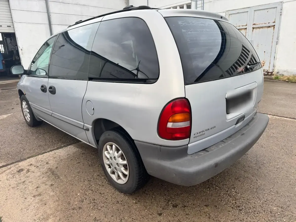 Gebraucht Chrysler Voyager 133 PS (97 kW) 2000 Silber Van / Kleinbus