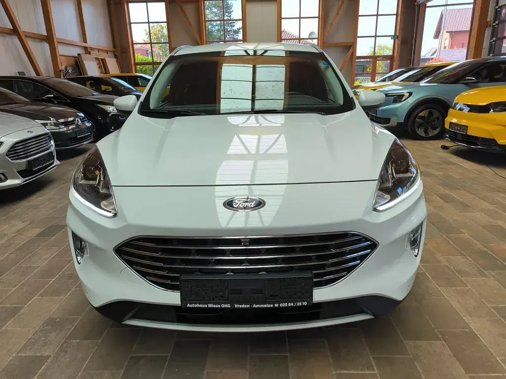 Gebraucht Ford Kuga Titanium 224 PS (164 kW) 2023 Weiß SUV