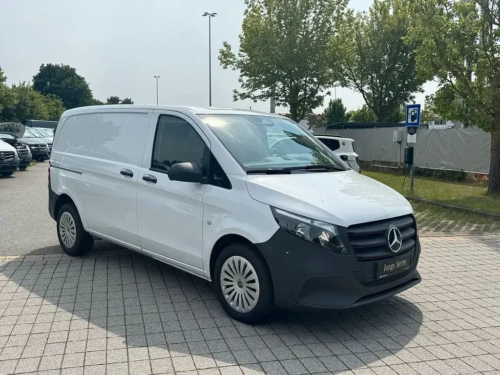 Gebraucht Mercedes Vito 136 PS (100 kW) 2024 Arktikweiß Van