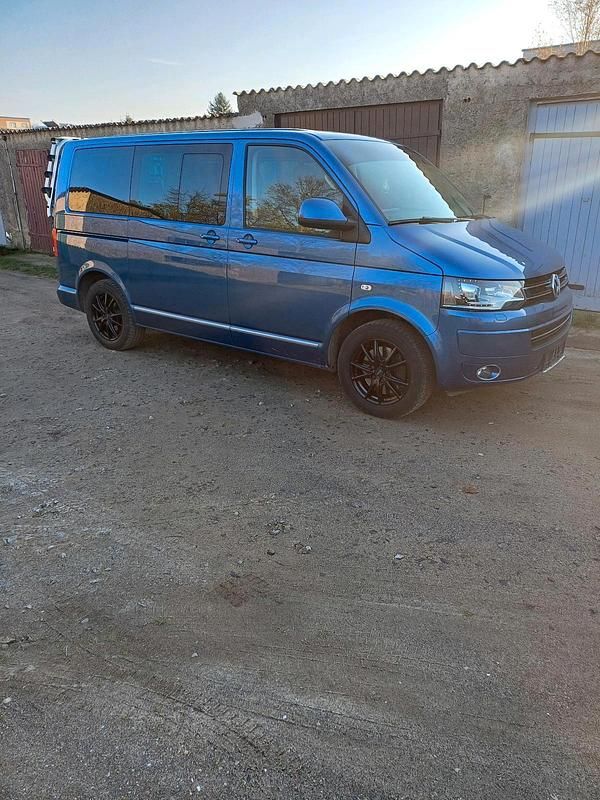 Usata VW Multivan 180 CV (132 kW) 2015 Blu Monovolume