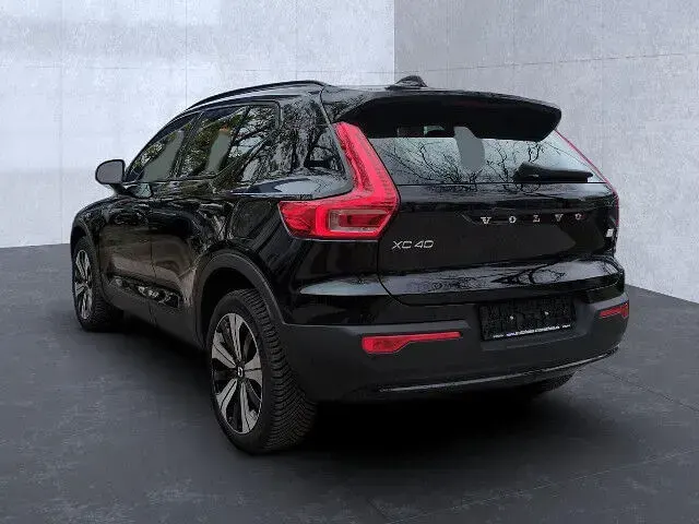 Second-hand Volvo XC40 Plus 185 kW (252 CP) 2023 Negru SUV