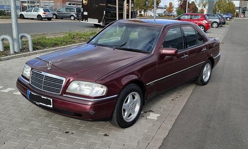 Rot Gebraucht 1996 Mercedes C180 Elegance Limousine | 3.000 € - Bild 1/4