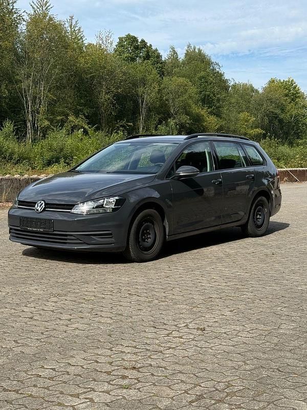 Grau Gebraucht 2019 VW Golf VII Trendline Kombi | 8.900 € (Guter Preis) - Bild 1/2