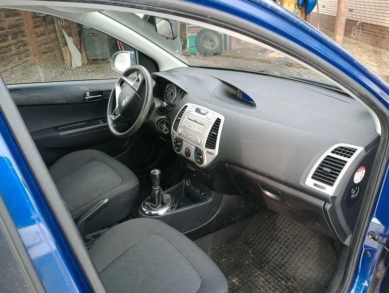 Gebraucht Hyundai i20 Classic 77 PS (56 kW) 2012 Blau Kleinwagen