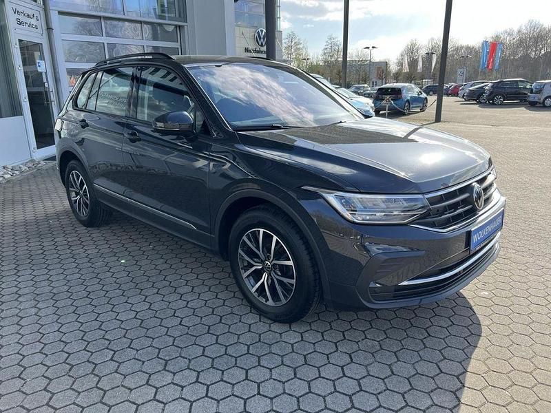 Gebraucht VW Tiguan 131 PS (96 kW) 2023 Uranograu SUV