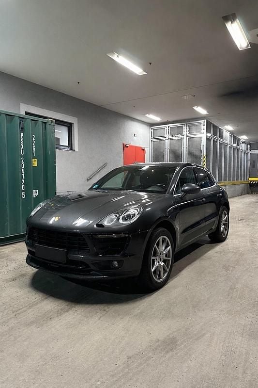 Grau Gebraucht 2018 Porsche Macan SUV | 34.900 € (Superpreis) - Bild 1/4