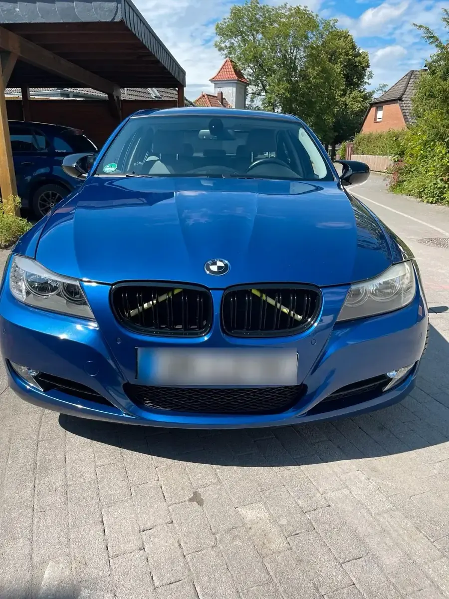 Gebraucht BMW 320 170 PS (125 kW) 2009 Blau Limousine