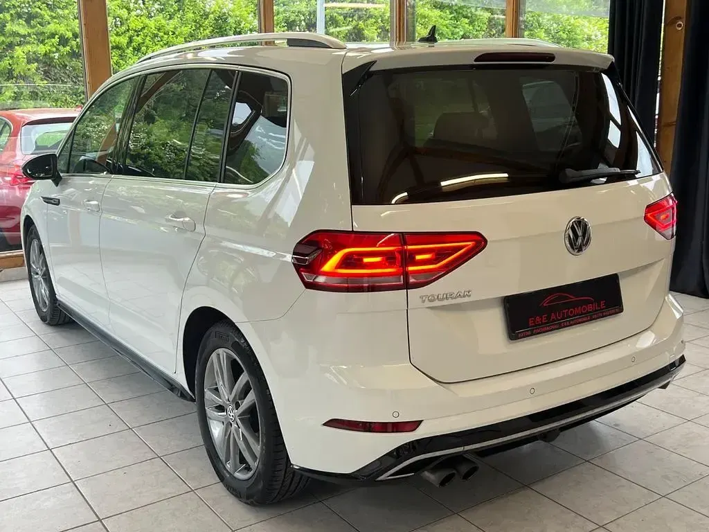 Gebraucht VW Touran Highline 150 PS (110 kW) 2018 Weiß Van / Kleinbus