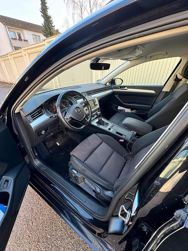 Gebraucht VW Passat Comfortline 120 PS (88 kW) 2016 Schwarz Kombi