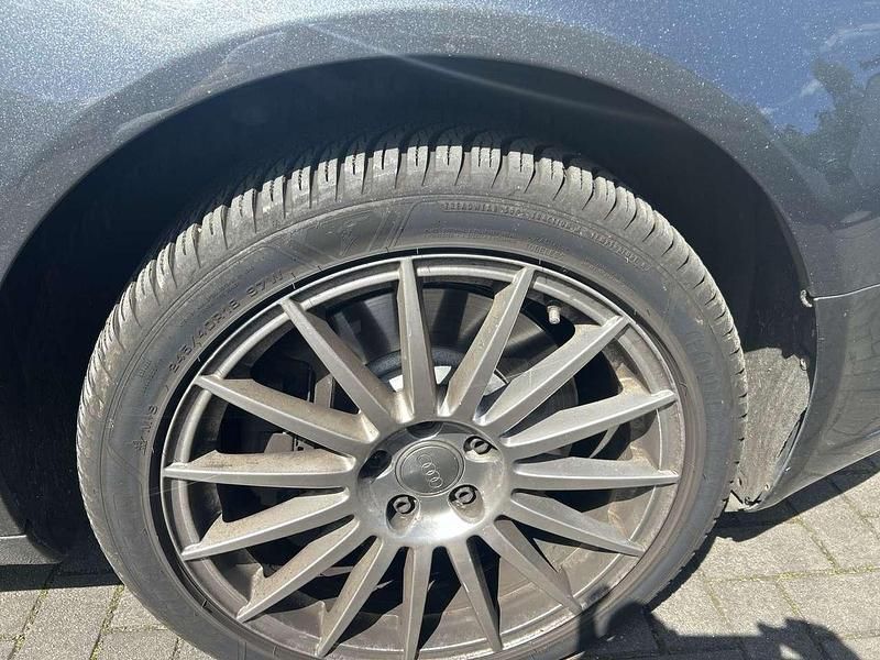 Grau Gebraucht 2007 Audi A6 Kombi | 7.800 € (Etwas zu teuer) - Bild 1/4