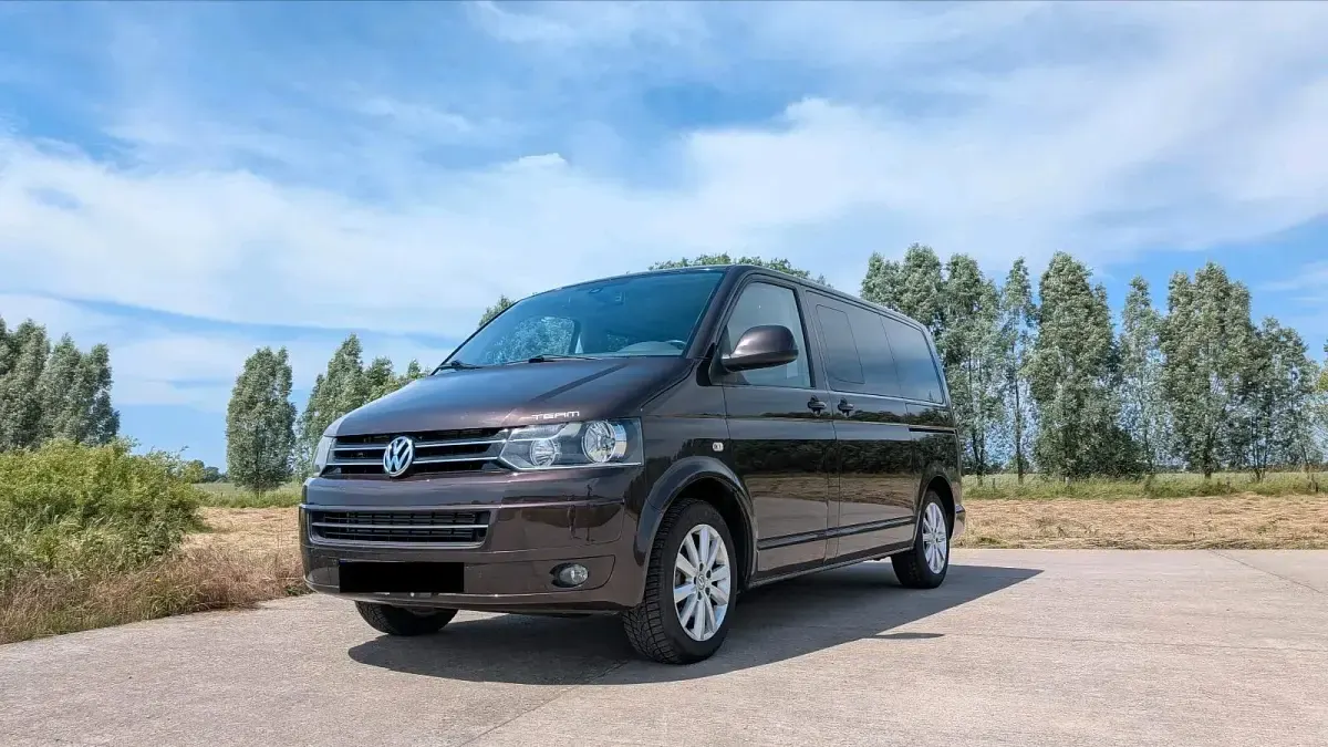 Gebraucht VW Multivan Team 179 PS (131 kW) 2010 Violet Van / Kleinbus