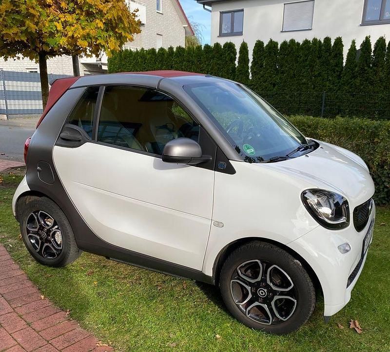Weiß Gebraucht 2019 Smart ForTwo Electric Drive Cabrio | 10.900 € (Fairer Preis) - Bild 1/4