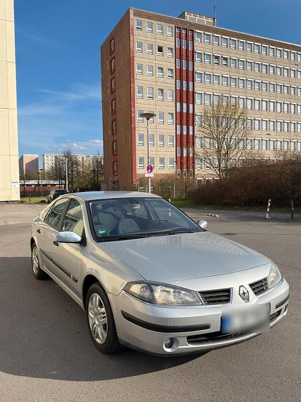 Gebraucht Renault Laguna II Dynamique 135 PS (99 kW) 2006 Grau Limousine