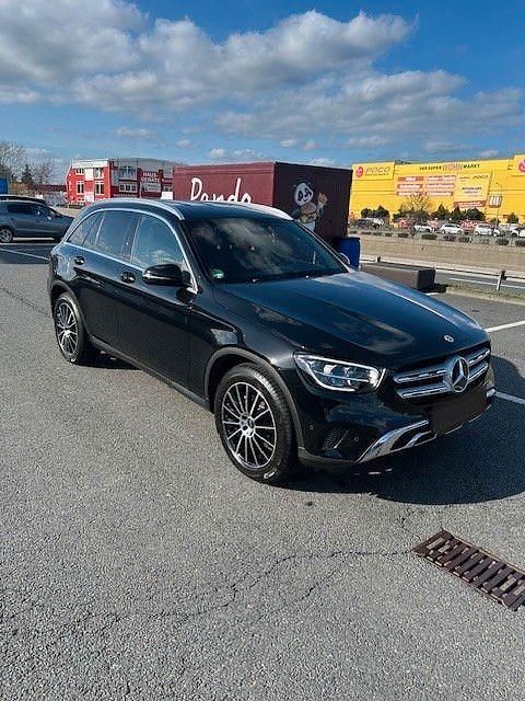 Gebraucht Mercedes GLC200 197 PS (144 kW) 2022 Schwarz SUV