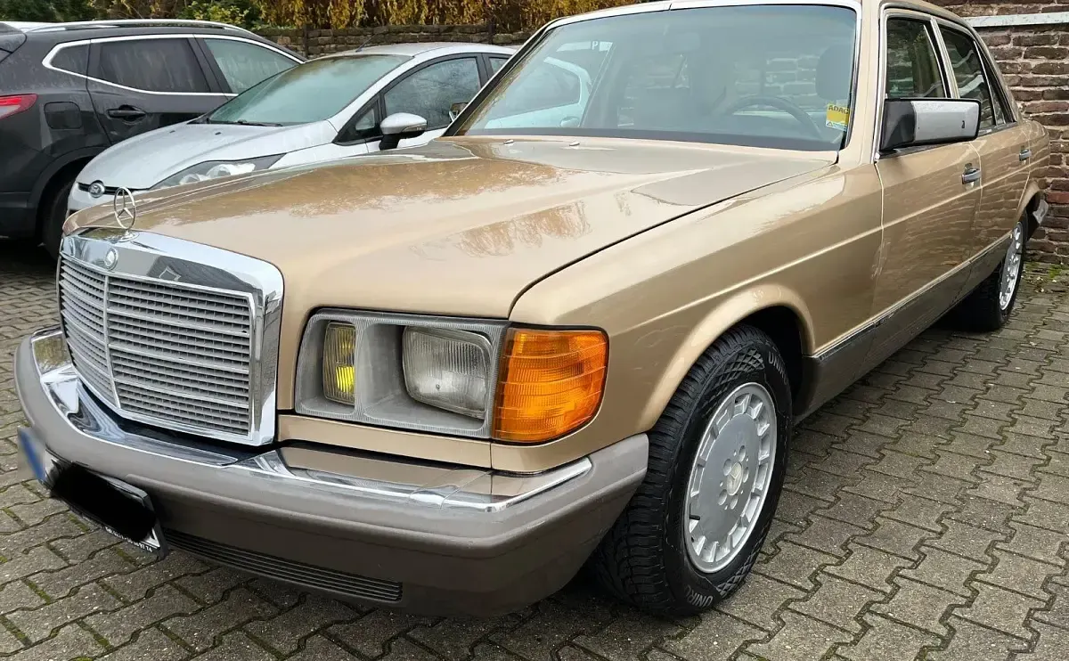 Gebraucht Mercedes 300 125 PS (91 kW) 1983 Gold Limousine