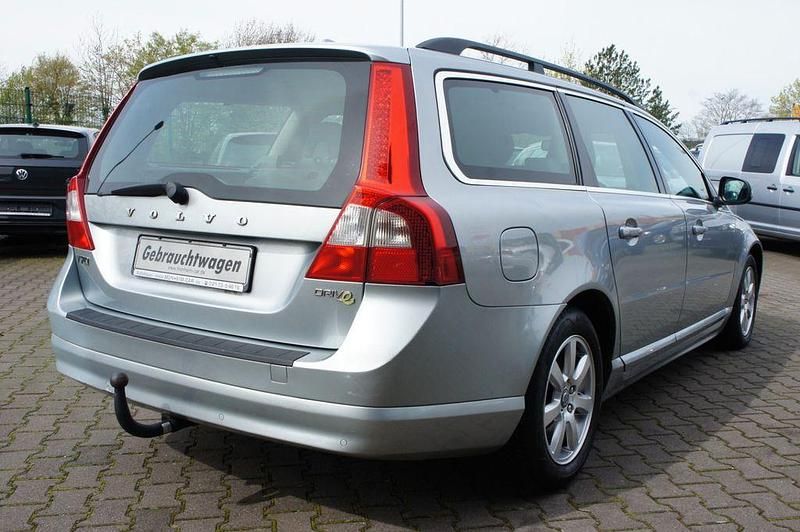 Gebraucht Volvo V70 Kinetic 114 PS (83 kW) 2012 Silber Kombi