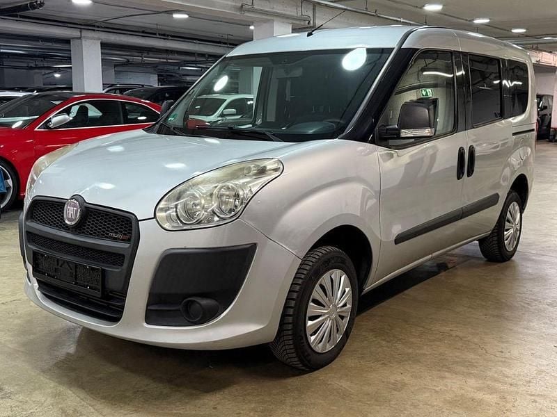 Grau Gebraucht 2012 Fiat Doblò Dynamic Van / Kleinbus | 7.490 € (Teuer) - Bild 1/4