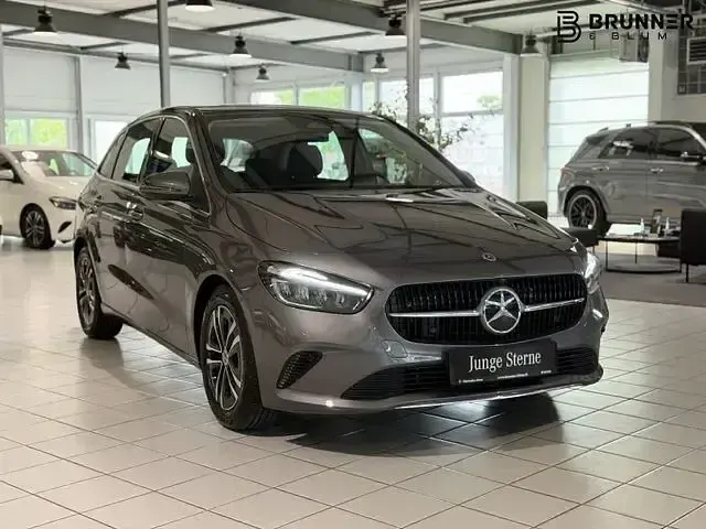Gebraucht Mercedes B180 Progressive 136 PS (100 kW) 2025 Lack mountaingrau Kleinwagen