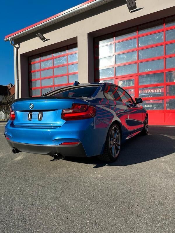 Blau Gebraucht 2017 BMW M240 M Performance Coupé | 25.499 € (Guter Preis) - Bild 1/4