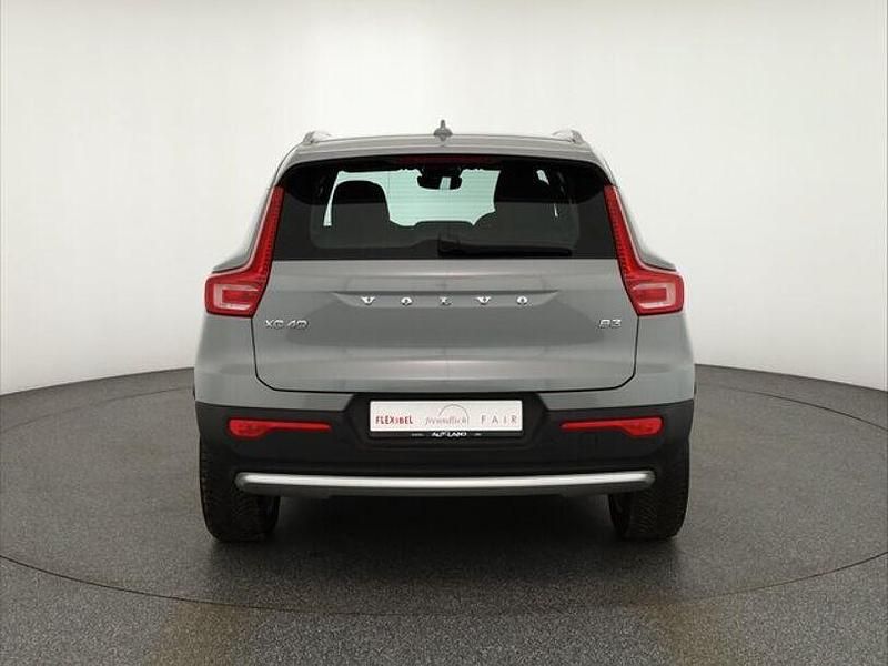 Gebraucht Volvo XC40 Core 163 PS (119 kW) 2024 Grau SUV