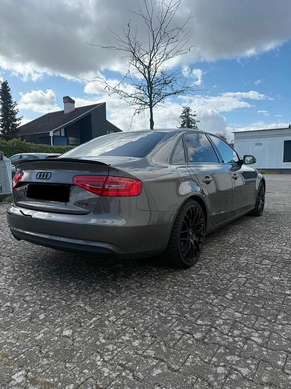 Gebraucht Audi A4 170 PS (125 kW) 2013 Grau Limousine