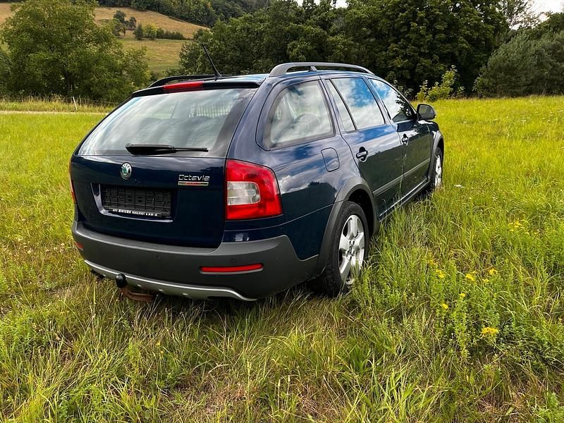 Blau Gebraucht 2012 Skoda Octavia Scout Kombi | 4.000 € (Superpreis) - Bild 1/4