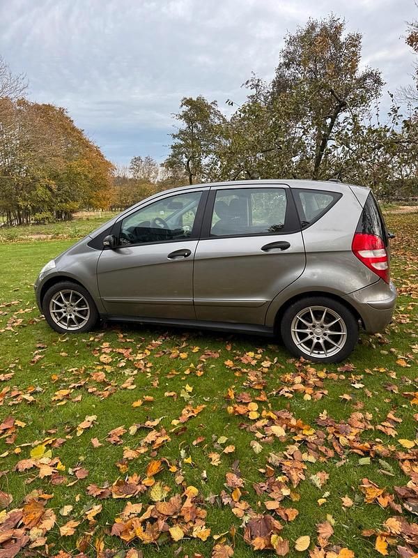 Grau Gebraucht 2007 Mercedes A150 Kleinwagen | 1.990 € (Guter Preis) - Bild 1/4