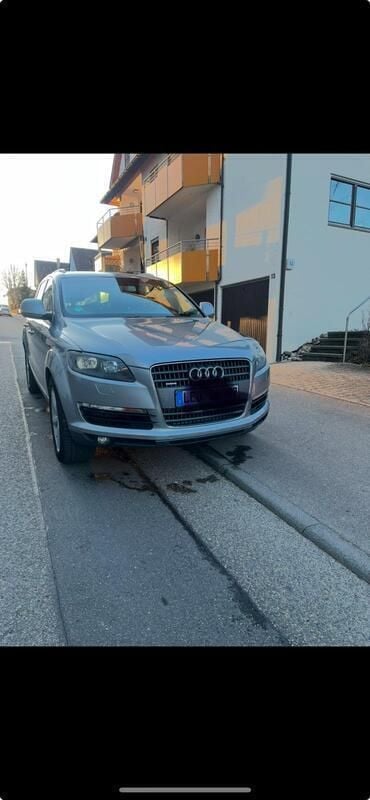 Grau Gebraucht 2007 Audi Q7 SUV | 6.000 € (Fairer Preis) - Bild 1/4