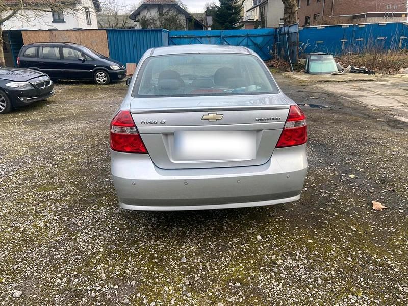 Gebraucht Chevrolet Aveo 85 PS (62 kW) 2011 Silber Limousine