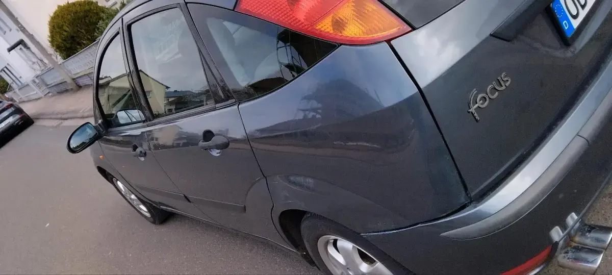 Gebraucht Ford Focus 100 PS (73 kW) 2001 Grau Limousine