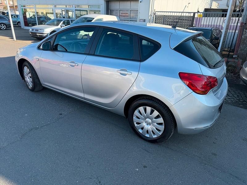 Gebraucht Opel Astra 140 PS (102 kW) 2013 Silber Kombi