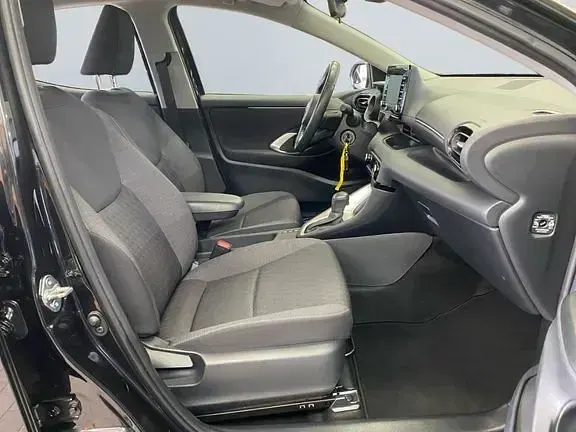 Gebraucht Toyota Yaris Basis 116 PS (85 kW) 2023 Mysticschwarz mica Kleinwagen
