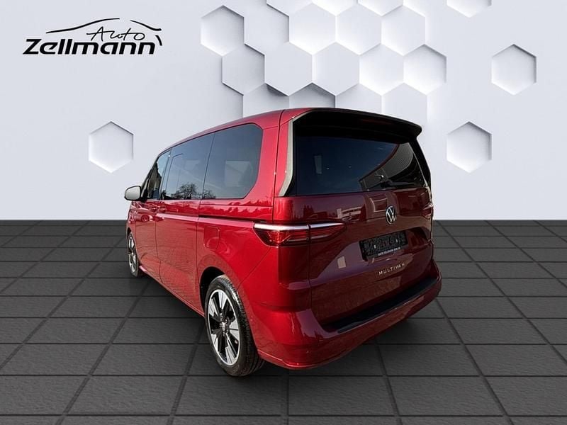 Second-hand VW Multivan Life 150 CP (110 kW) 2025 Monovolum