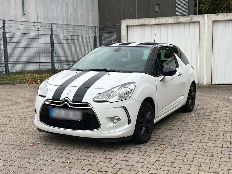 Weiß Gebraucht 2011 Citroën DS3 Coupé | 5.450 € (Fairer Preis) - Bild 1/4