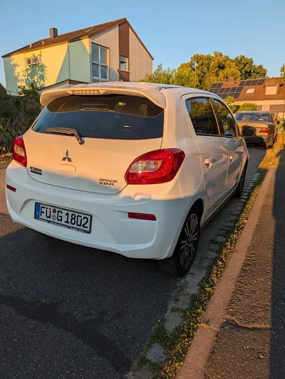 Gebraucht Mitsubishi Space Star 80 PS (58 kW) 2018 Weiß Kleinwagen