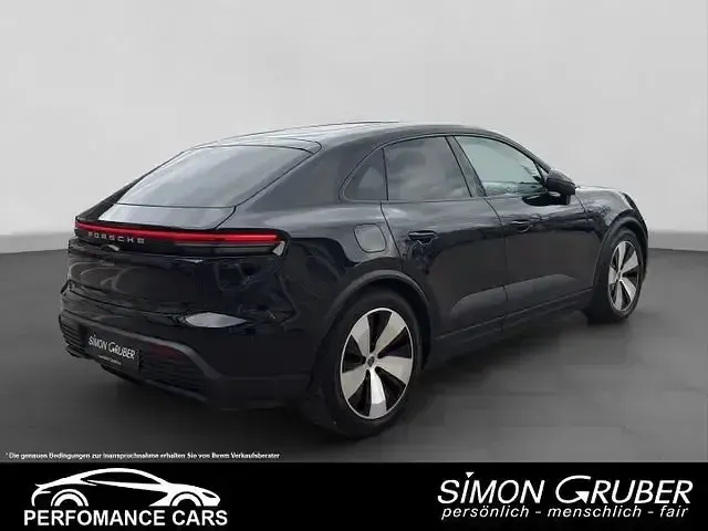 Second-hand Porsche Macan 4 Electric 264 kW (360 CP) 2025 Negru SUV