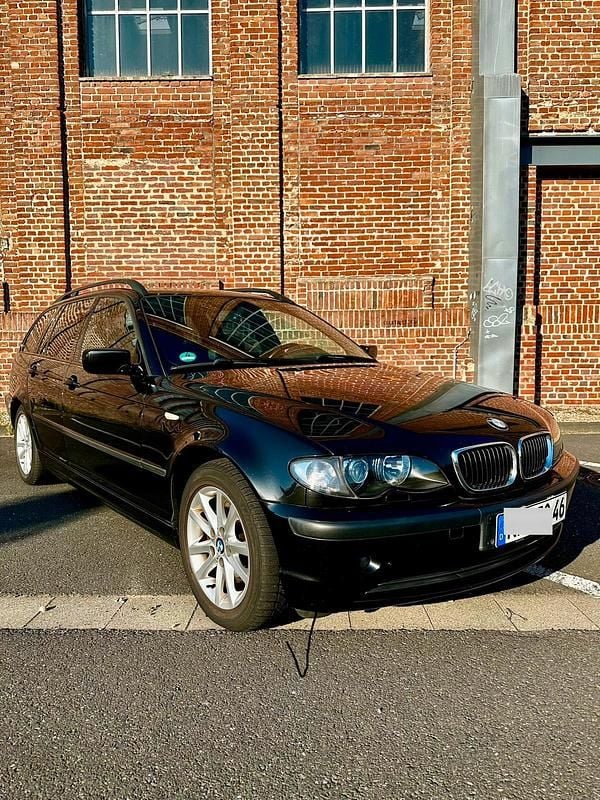Schwarz Gebraucht 2004 BMW 325 Kombi | 5.500 € (Teuer) - Bild 1/4