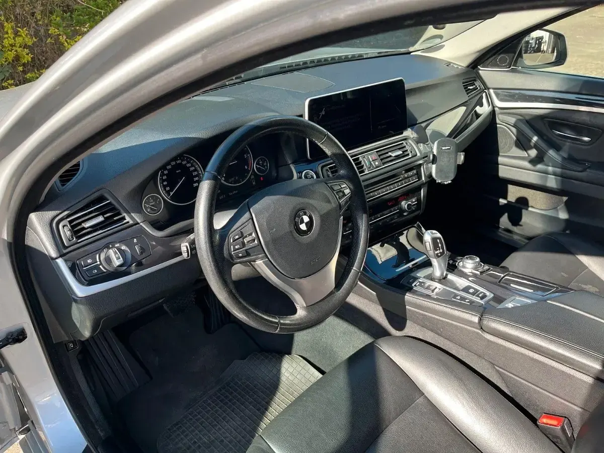 Gebraucht BMW 525 Sport Line 218 PS (160 kW) 2017 Silber Kombi