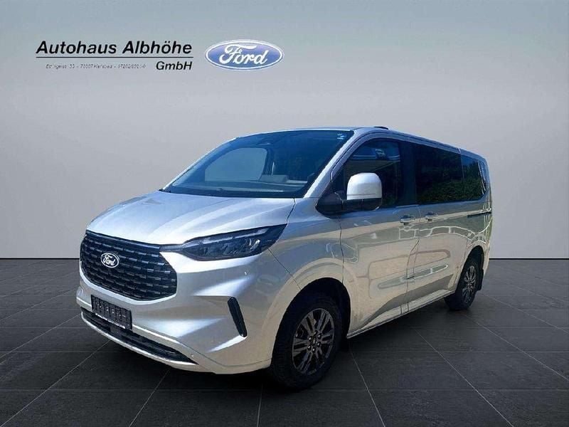 Polarsilber metallic Gebraucht 2024 Ford Tourneo Custom Titanium X Van / Kleinbus | 49.900 € (Teuer) - Bild 1/4
