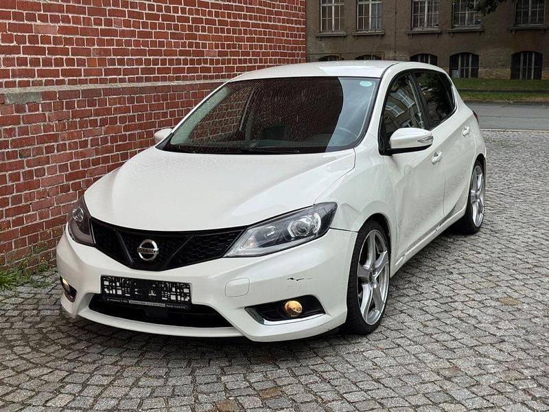 Weiß Gebraucht 2016 Nissan Pulsar Tekna Limousine | 4.999 € - Bild 1/4