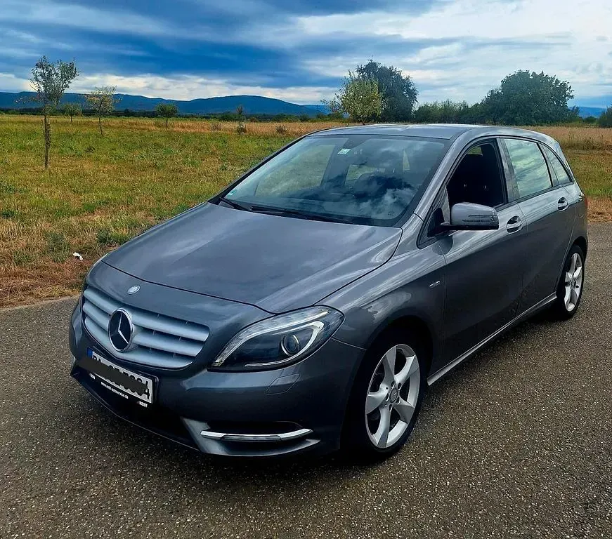 Gebraucht Mercedes B180 122 PS (89 kW) 2012 Grau Kleinwagen