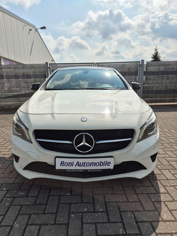 Weiß Gebraucht 2015 Mercedes CLA220 Shooting Brake Kombi | 15.390 € (Fairer Preis) - Bild 1/4