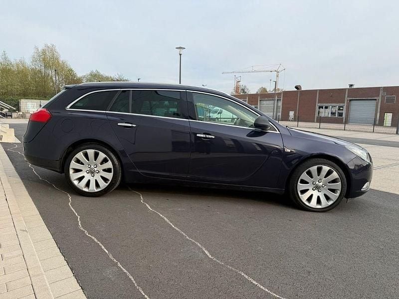 Usado Opel Insignia Innovation 194 HP (142 kW) 2012 Roxo Carrinha