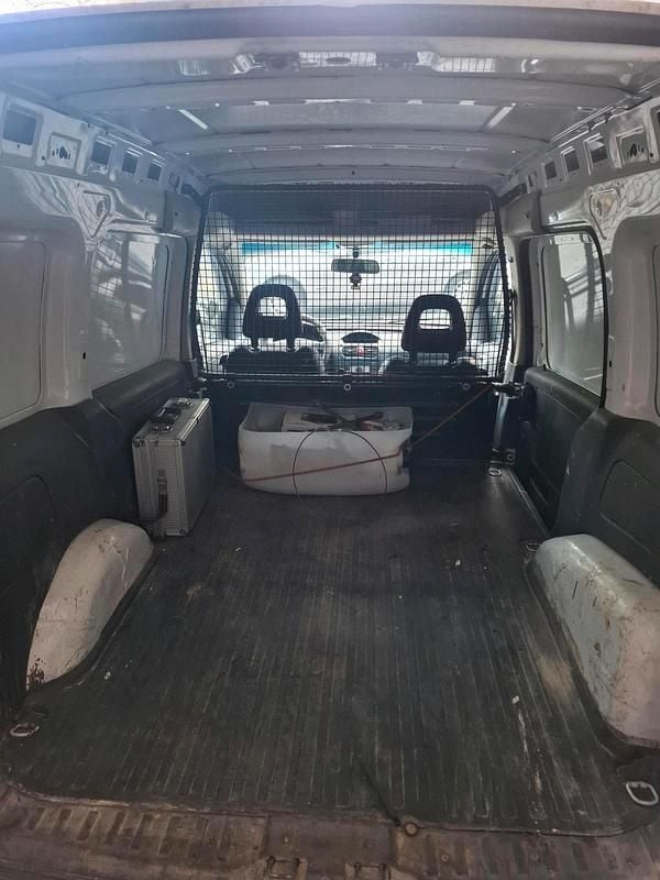 Usado Opel Combo 75 CV (55 kW) 2010 Blanco Monovolumen