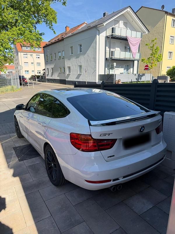 Second-hand BMW 330 258 CP (189 kW) 2015 Alb Berlinǎ